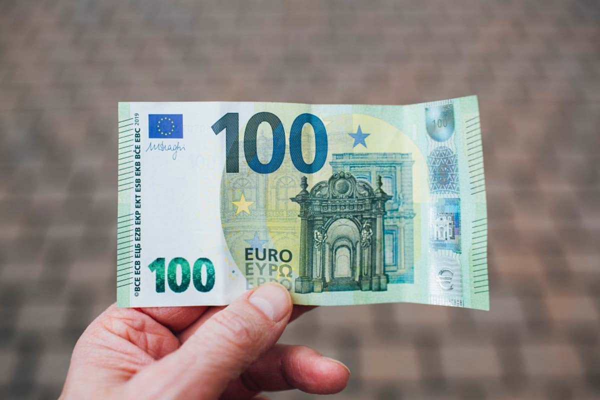 اكتشف مفاجأة النهاردة.. سعر 100 يورو بالدينار الجزائري في البنك وبورصة السكوار الآن