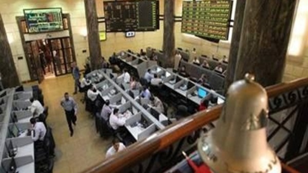 مضاربات تدفع الدولار لتجاهل ارتفاع احتياطي النقد بمصر