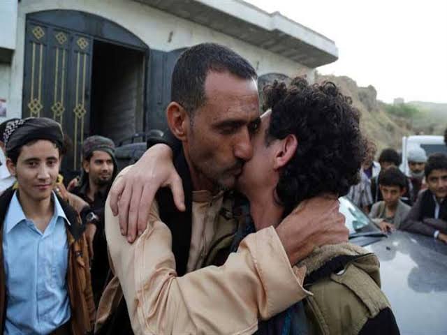 اليمن: تبادل 135 أسيرومختطف بين الحكومة وجماعة الحوثي في صفقة تعز