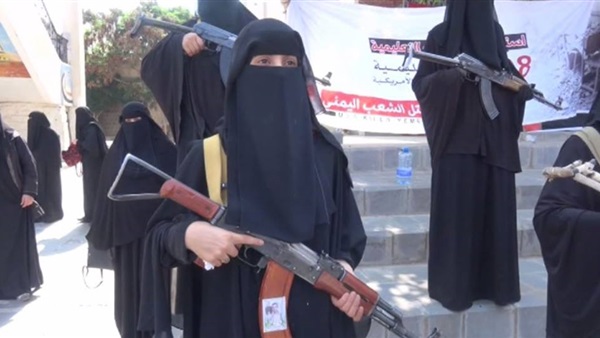 التهديد والخطف وسائل الحوثي لتجنيد نساء اليمن في صفوف القتال