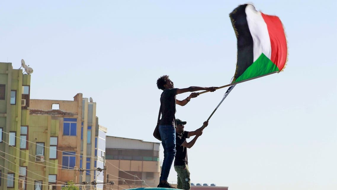 تمسك في السودان برفض اتفاق حمدوك البرهان.. وحراك أممي