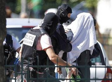 فرنسا: إلقاء القبض على ثلاث فتيات إرهابيات جنوب شرق باريس