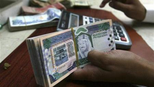 الريال يقفز مقابل 3 عملات رئيسية ويستقر أمام الدولار
