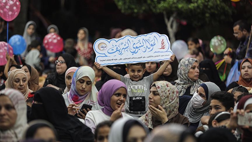 النازحون الفلسطينيون يحتفلون بالمولد النبوي الشريف رغم العدوان