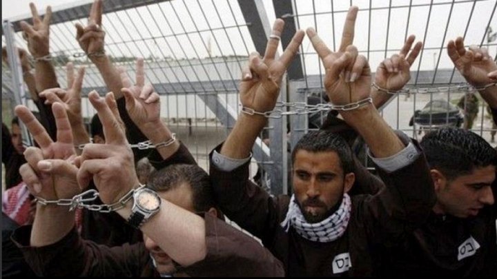 ألف معتقل فلسطيني يبدأون إضراب جماعي في السجون الإسرائيلية