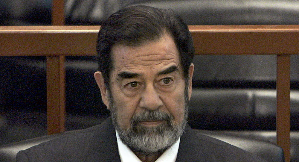 محامي صدام حسين السابق لـRT: ادعاءات بول بريمر بشأن القبض على صدام كاذبة