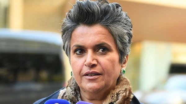 النائبة الكويتية صفاء الهاشم تواصل عنصريتها ضد المصريين
