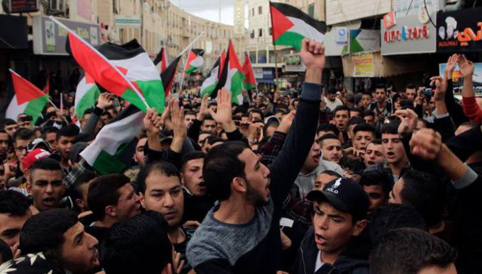 اعتصام فلسطيني مفتوح في القدس للإعتراض على إقامة بؤرة استيطانية في المنطار