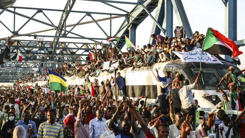السودان: تجمعات ضخمة للمتظاهرين في”أم درمان”