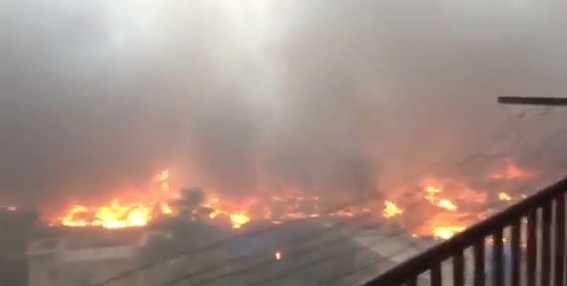 مليشيا الحوثي يحرقون مسجدا في ذمارباليمن