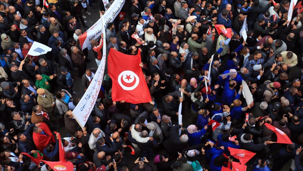 إضراب في تونس والحكومة تؤكد حق التظاهر السلمي