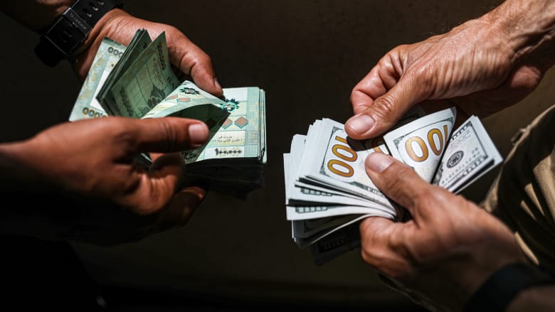 لبنان:احتجاجات في البلاد بسبب عملة الدولار