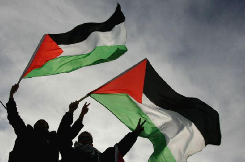 أعلام فلسطين تهدد الكيان الصهيوني في الضفة بأيدي المستوطنين