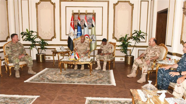 مسؤول عسكري أمريكي يبحث أمن قناة السويس والسلام بالمنطقة