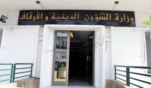 الجزائر تمنع 11 إمام من اعتلاء المنابر وإلقاء خطب في المساجد