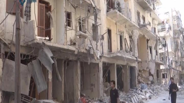 مقتل 10 مدنيين في غارة استهدفت حافلة ركاب قرب حلب