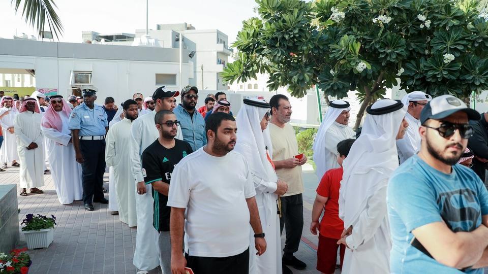 البحرين.. بدء الانتخابات النيابية وإقبال “شبابي”
