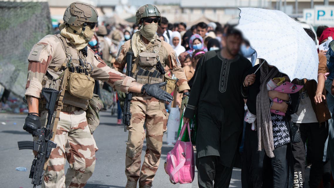 أميركا تطالب الحشود بالابتعاد فوراً عن مطار كابل