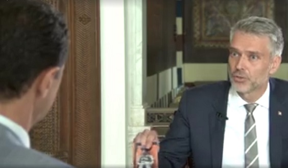 مذيع يحاور الأسد يباغته بصورة الطفل “عمران”