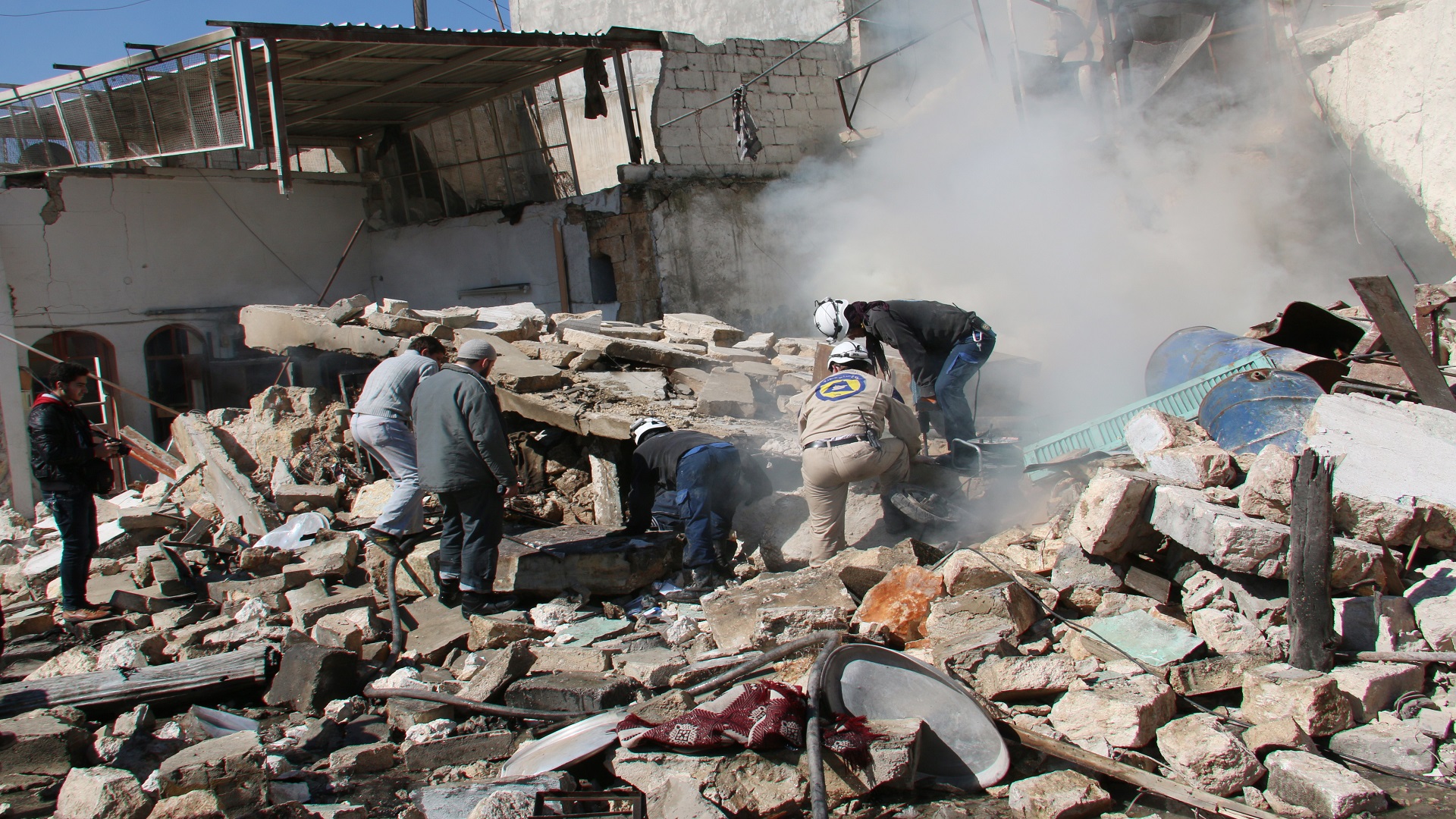 سوريا: مقتل 11 شخص وإصابة 25 أخرون خلال غارات جوية على حلب