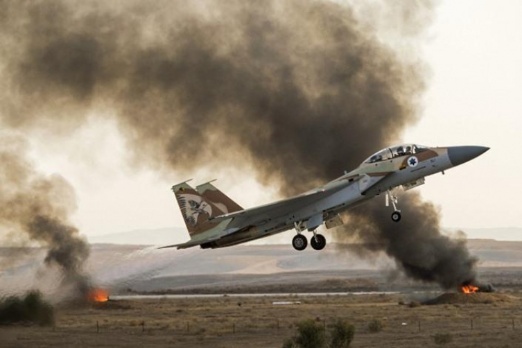 إصابة 23 شخصا إثر القصف الإسرائيلي علي حماة السوورية