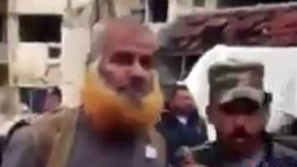 ابن عم البغدادي بلحيته الحمراء.. مكبل في الموصل