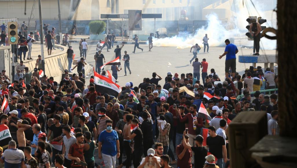 احتجاجات العراق.. تفجير بالمنطقة الخضراء ومظاهرة ببغداد رغم حظر التجوال