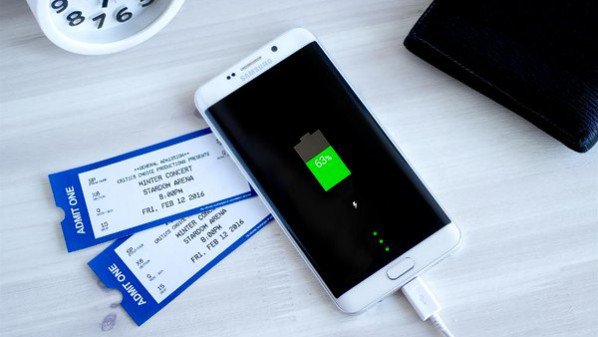 إل جي تسخر من بطارية هاتف سامسونج Galaxy S6 Edge Plus