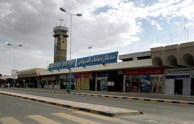 الجيش اليمني يسيطر نارياً على مطار صنعاء الدولي