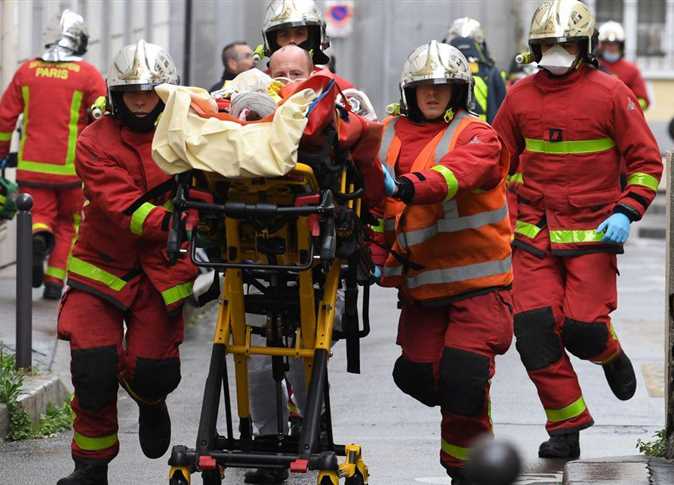 تداول الصور الأولى لحادث الطعن في باريس