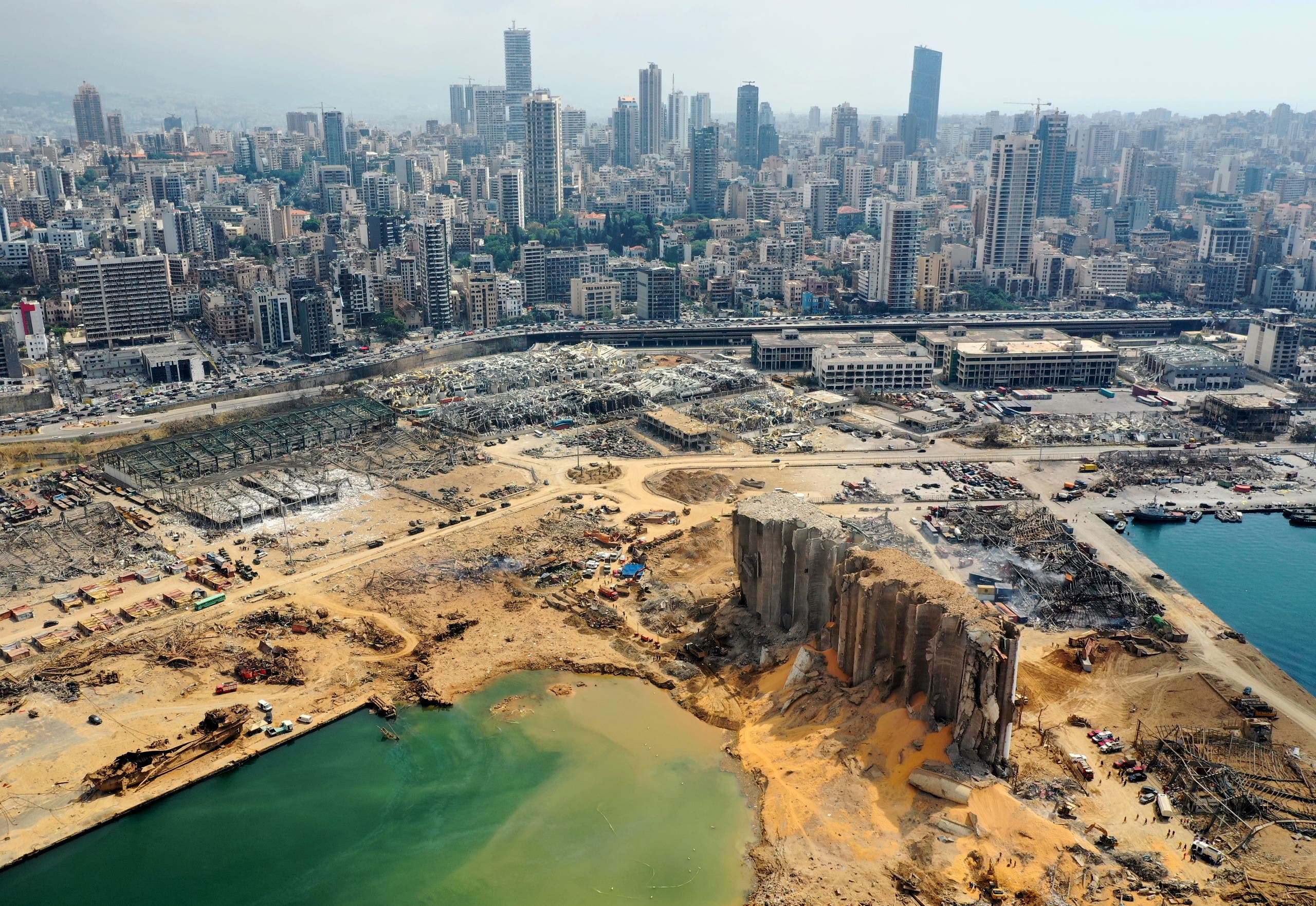 فرنسا تقيم جسرا جويا وبحريا لنقل مساعدات إلى بيروت