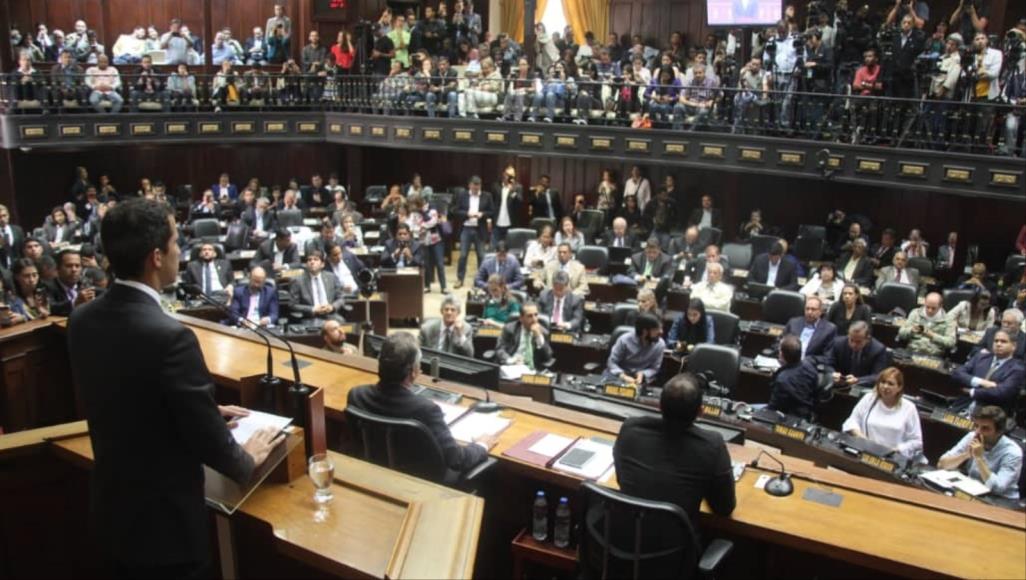 طوارئ ومظاهرات بفنزويلا وواشنطن تسحب دبلوماسييها