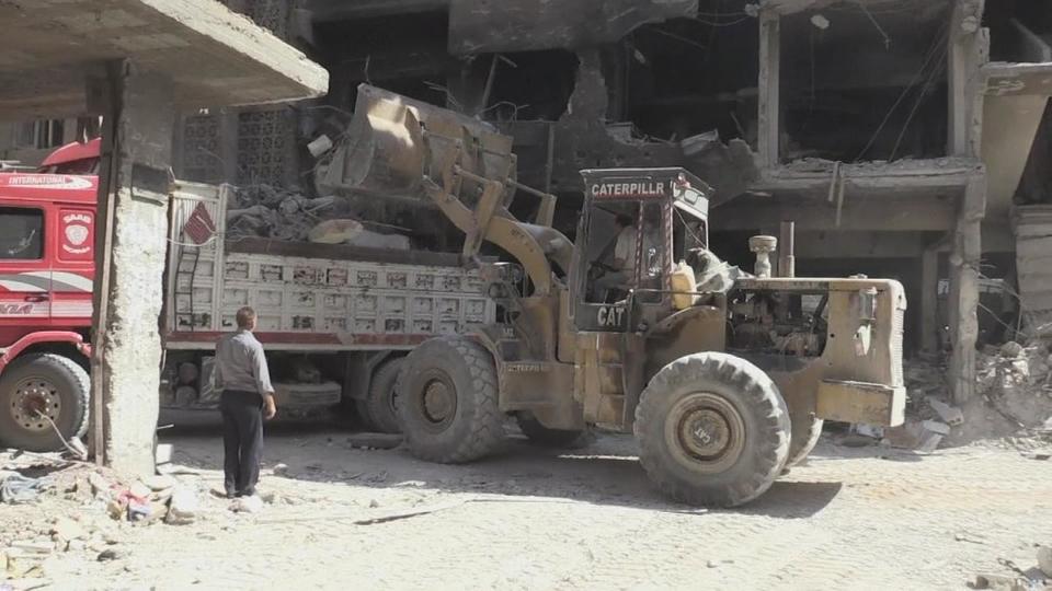 سوريا.. النظام يعتقل فلسطينيين عائدين إلى اليرموك