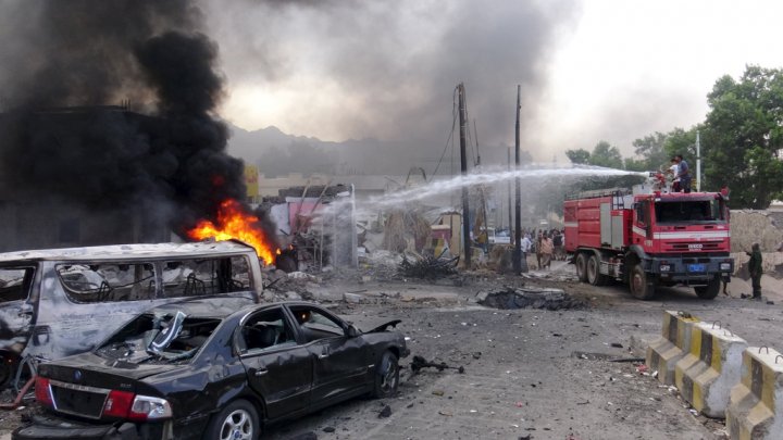 ارتفاع حصيلة ضحايا التفجير الانتحاري في عدن إلى 64 قتيلاً وجريحاً و”داعش” يعلن مسؤوليته