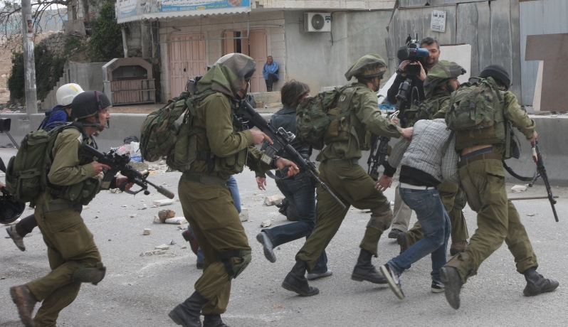 فلسطين: سلطات الاحتلال تشن حملة اعتقالات مكثفة في الضفة
