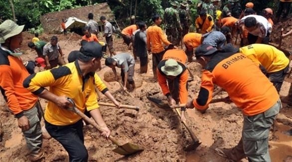 مقتل شخصين وفقد 41 جراء انهيار أرضي في إندونيسيا