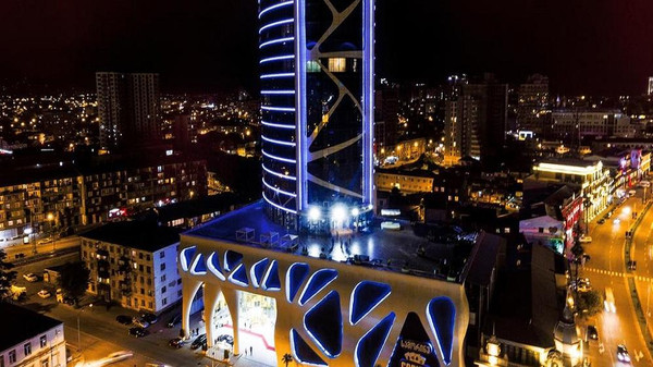جورجيا.. 11 قتيلاً بحريق فندق فاخر على البحر الأسود