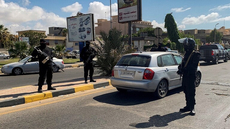 قائد جماعة مسلحة ليبية يهدد بإغلاق مؤسسات الدولة في طرابلس