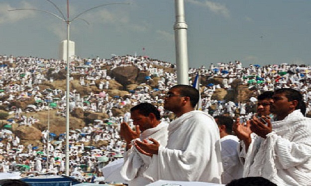 إيران تسمح لمواطنيها أداء مناسك الحج بعد قرار المنع