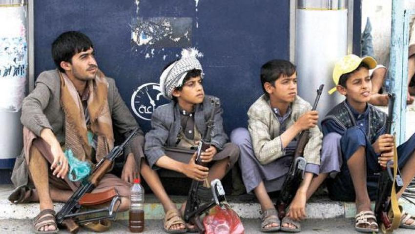 الحكومة اليمنية توجة إتهام لمليشيا الحوثي بفرض التجنيد الإجباري علي الطلاب شمال البلاد