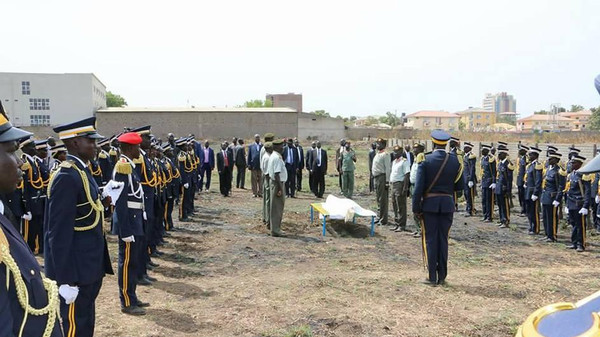 جنوب السودان تشيع زعيماً مسلما في جنازة عسكرية