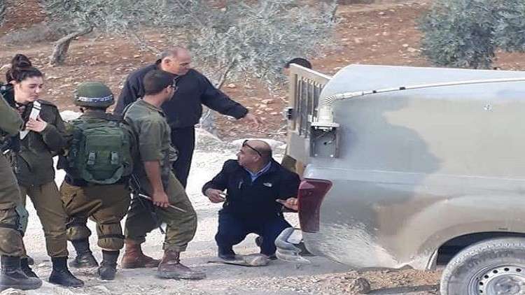 التحقيق مع قائد بالشرطة الفلسطينية لتغييره إطار عربة للجيش الإسرائيلي