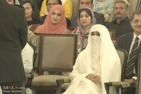 “نقاب” زوجة رئيس وزراء باكستان يخطف الأضواء