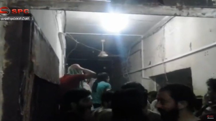 الأسد يخضع لمطالب سجناء حماة بالإفراج عن 800 معتقل