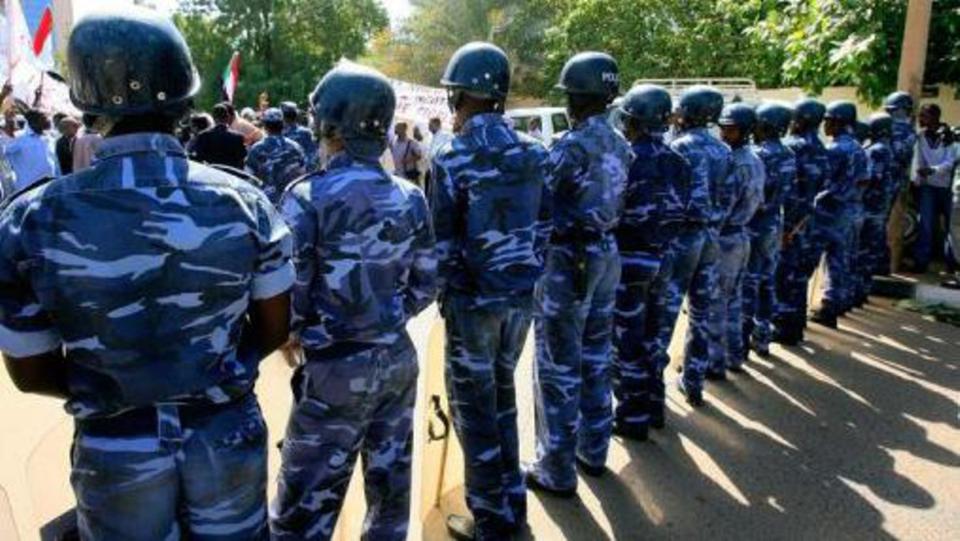 القوات السودانية تضبط أسلحة وأجهزة تفجير عن بعد