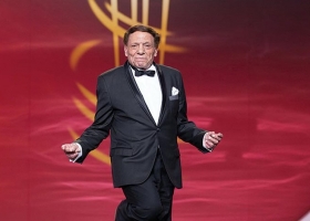 لماذا هرب عادل إمام يوم زفاف ابنته؟