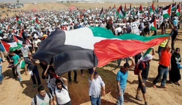 ألاف الفلسطينيين يشاركون في تظاهرات العودة في غزة والضفة