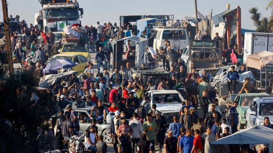 شارع الرشيد في غزة يغص بالعائدين رغم الدمار
