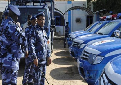 الشرطة السودانية: المتظاهرون يقتحمون مقرا أمنيا ويحرقونه
