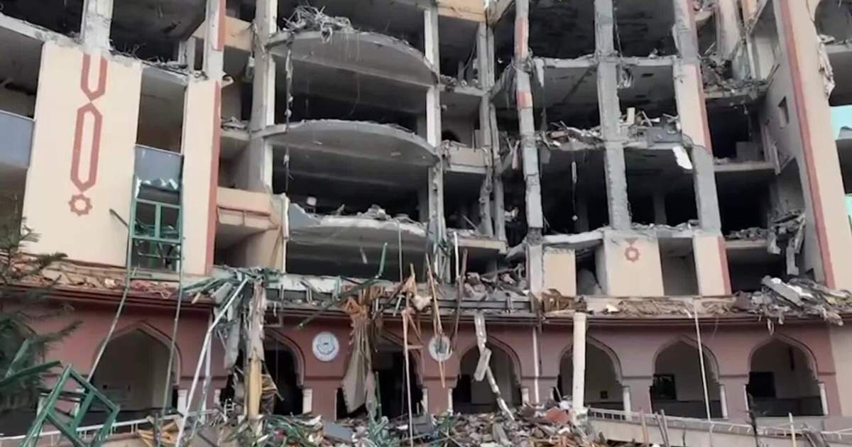 غارات عنيفة على الجامعة الإسلامية بغزة تُخلف دماراً هائلاً